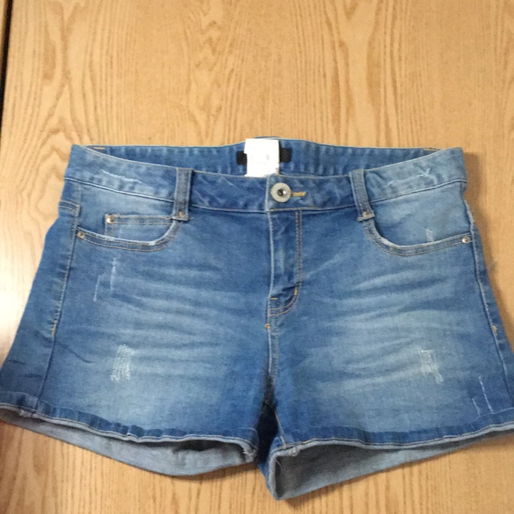 Women’s Top Girl Stretchy Distressed Jean Shorts Waist Measures 31”